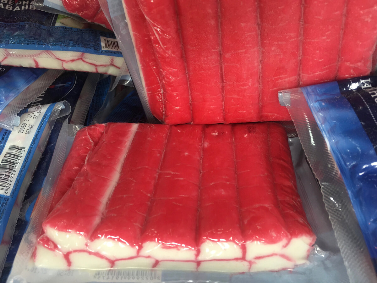 Крабовые палочки можно найти в любом супермаркете.