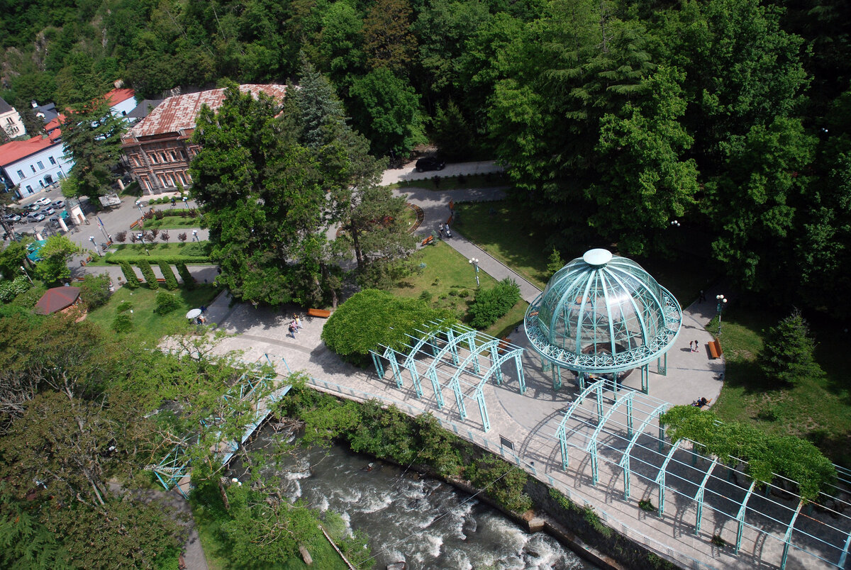долина боржоми грузия. тбилиси боржоми. боржоми парк тбилиси. тбилиси боржоми. боржоми город санатории.