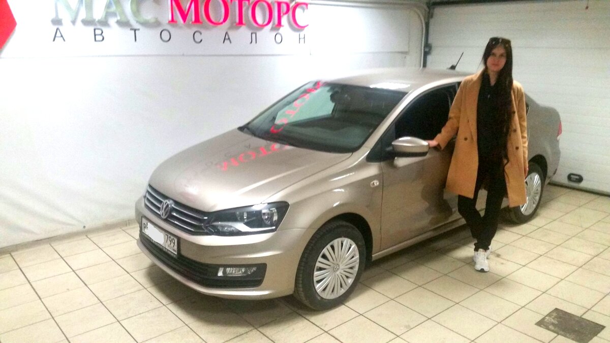 Автор и ее ласточка (фото создано в автосалоне Москвы, где был куплен автомобиль). Все материалы, фото - из личного архива