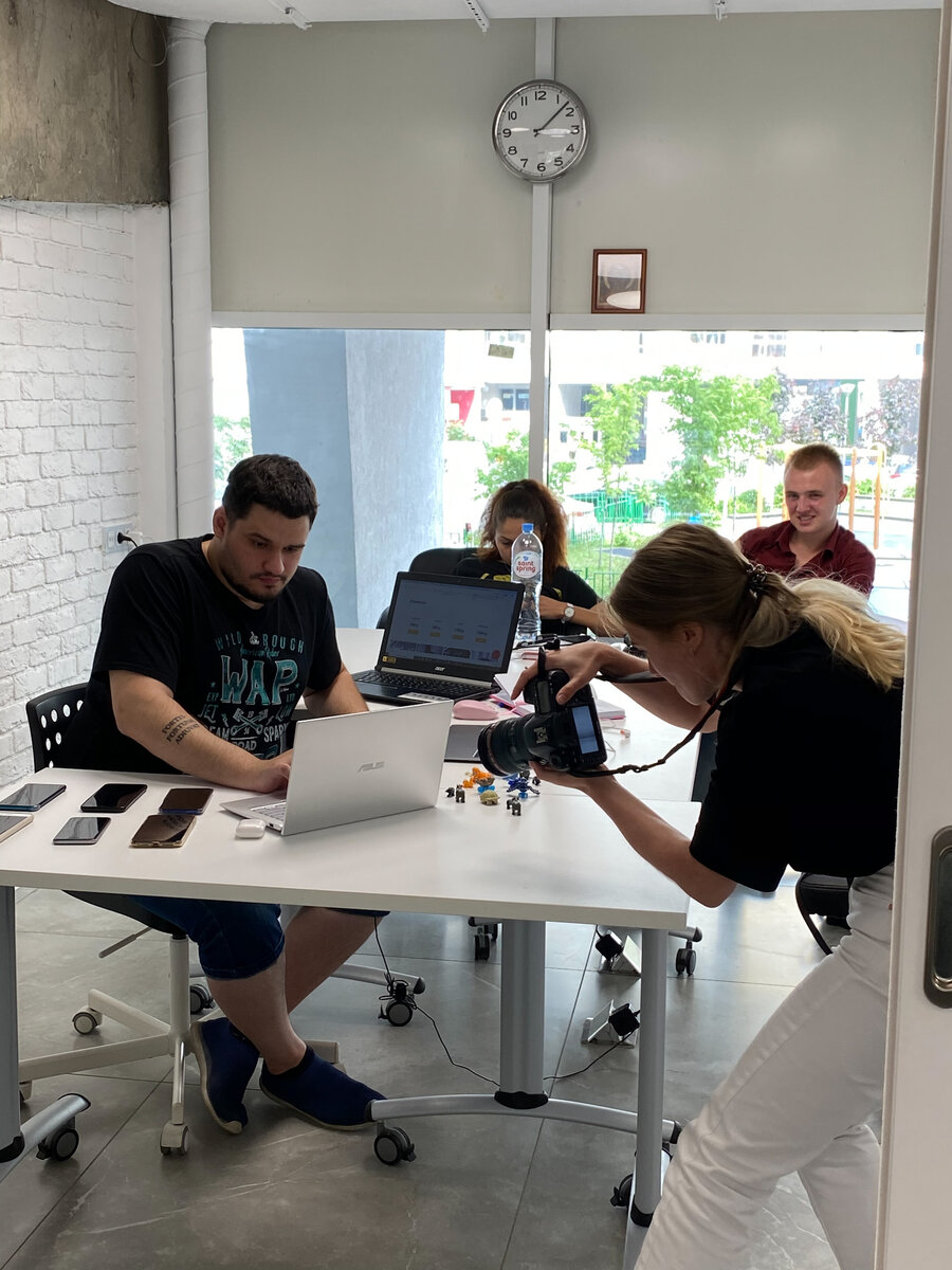  СТАНЬ РУКОВОДИТЕЛЕМ МЕЧТЫ
Школа продюсеров (руководителей) в индустрии красоты
старт третьего потока 1 августа
Для тех, кто хочет научиться продвигать специалистов салона красоты и привлекать клиентов. Мир меняется и мы меняемся вместе с ним. НЕ ТЕОРЕТИЧЕСКИЙ КУРС: ПРОТИВОПОКАЗАН ТЕМ, КТО НЕ ГОТОВ ДЕЛАТЬ И РАБОТАТЬ.