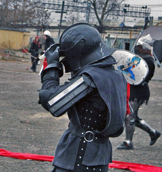 Сир Джон стыдится (нет) за свои поступки.