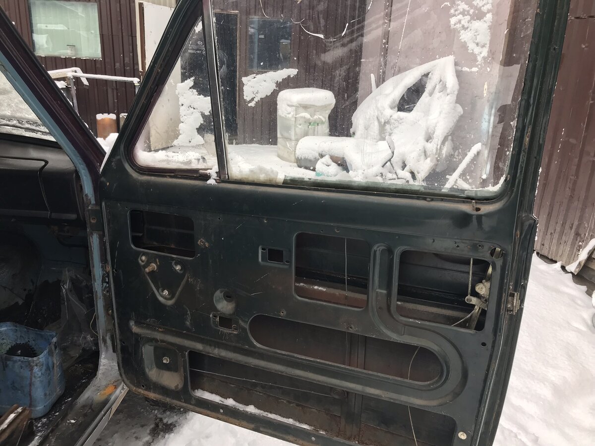 Самым слабым местом машины после покупки был неукомплектованный салон.