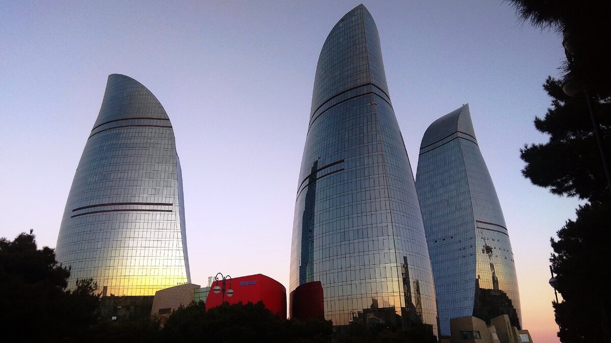 Flame Towers. Пламенные башни. Клинки кривых сабель.