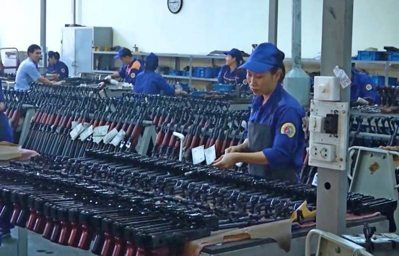 

Завод Z111 Главного управления оборонной промышленности Вьетнама разработал новую штурмовую винтовку калибра 7.62х39 мм, получившую обозначение STV-410.


