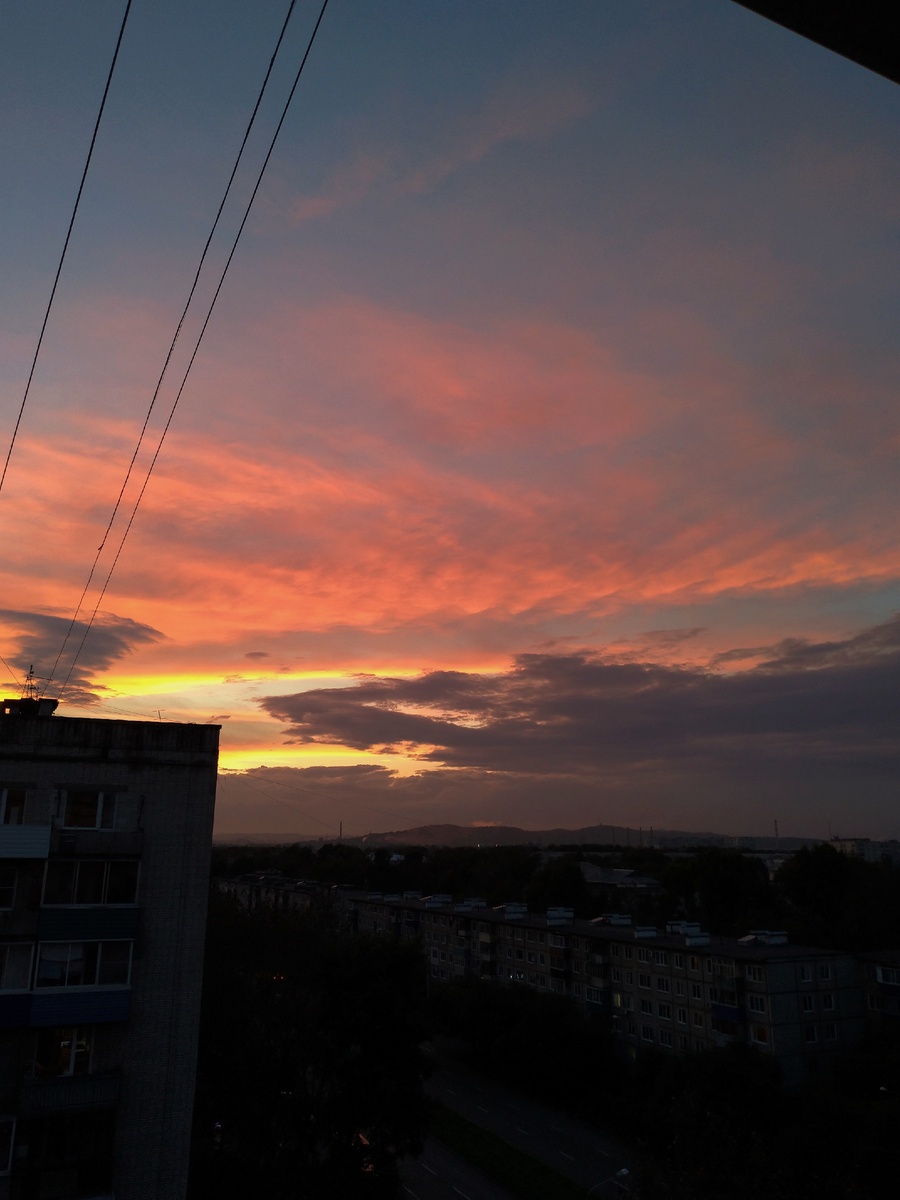 Тёплое небо августа