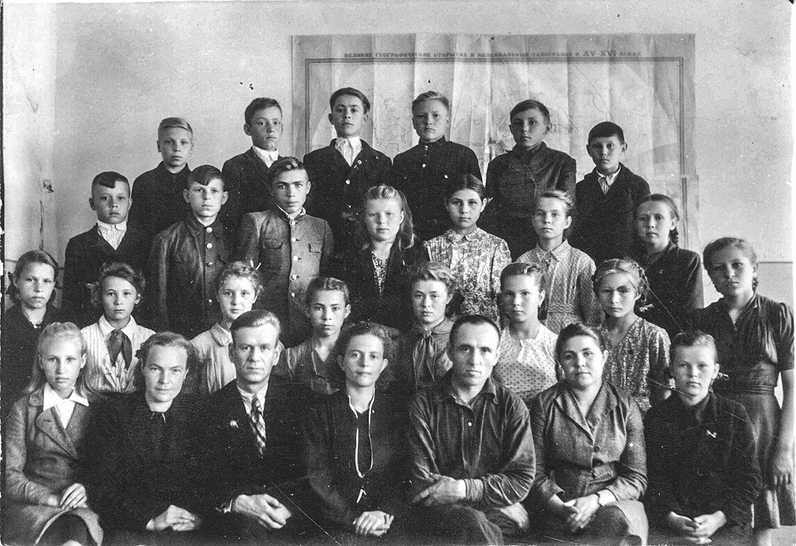 Ученики и учителя Криолитовской школы