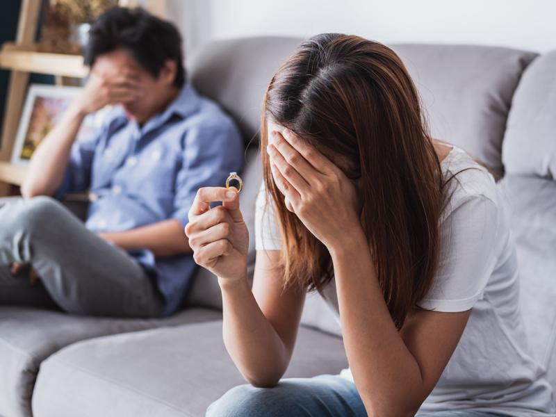 у жениха есть любовница...