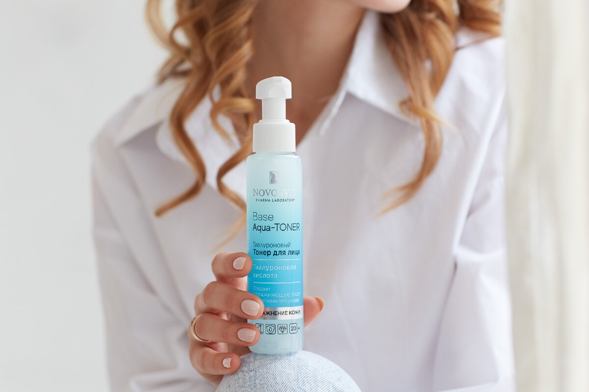 Увлажняющий тонер прекрасно успокаивает кожу и подготавливает ее к нанесению последующего ухода 