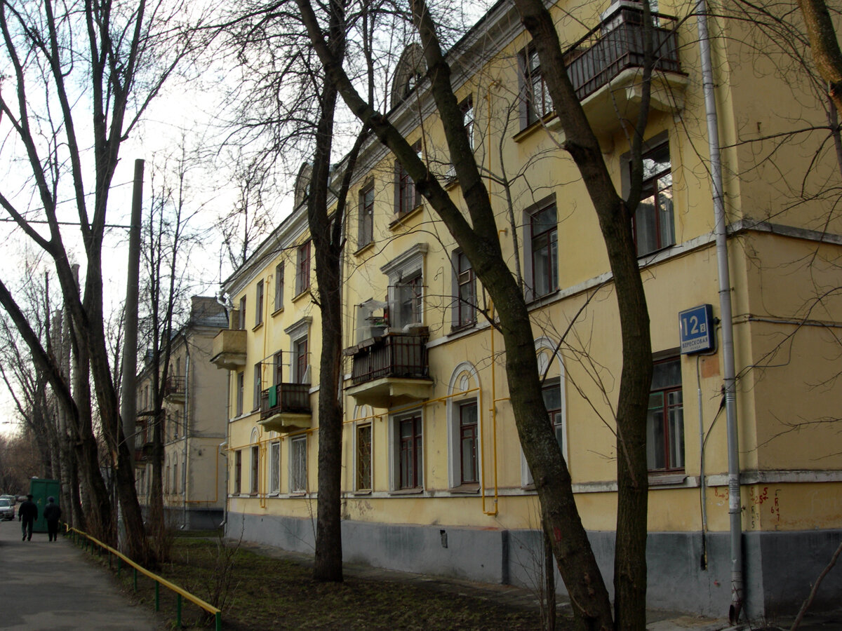 Вересковая, 12, корпус 1. Трехэтажный дом на 27 квартир. Фотография 2006 года