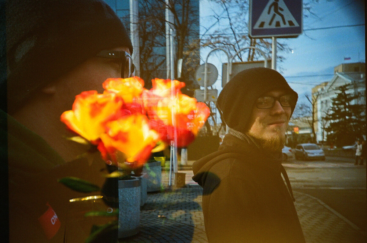 Сегодня перевёл несколько улиток через тротуар. Возникло лёгкое ощущение, что день прожит не совсем зря. 