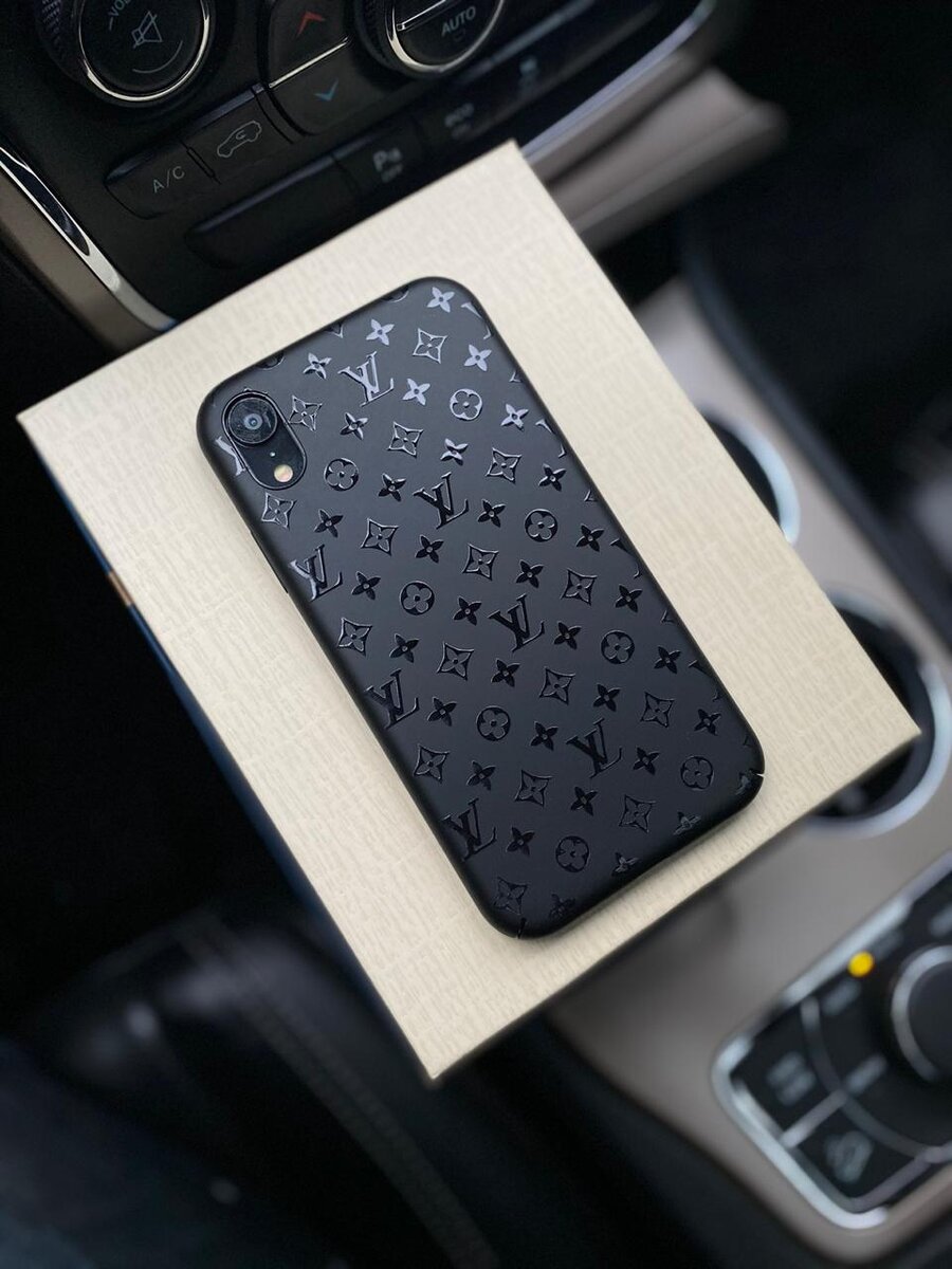 Чёрный чехол с логотипом LV Mobcase 1299 для iPhone XR