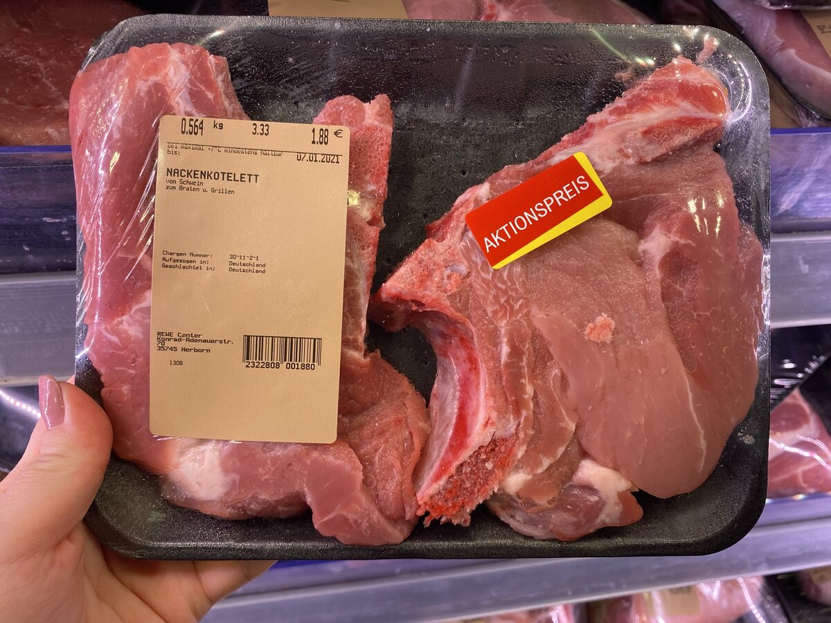 Сколько стоит килограмм свежих. Килограмм свинины. Мясо - говядина килограмм. 1 Кг свинины.
