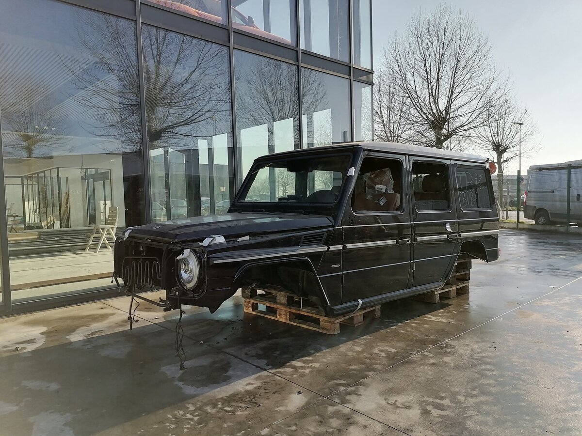 Пять новых Mercedes-Benz G-класса без шасси выставили на продажу. Как так  получилось? | Автокультура CARAKOOM | Дзен