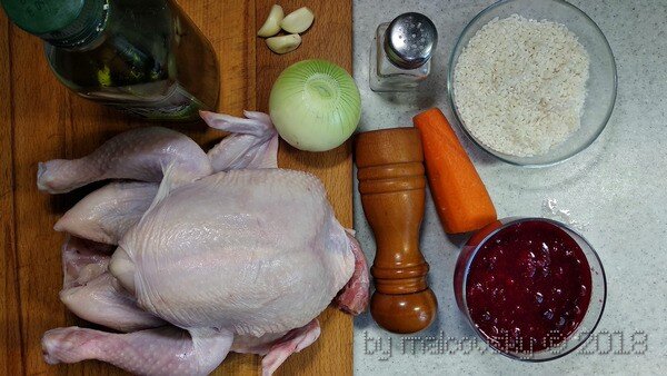 Ингредиенты для приготовления курицы с рисом в духовке под клюквенным соусом.