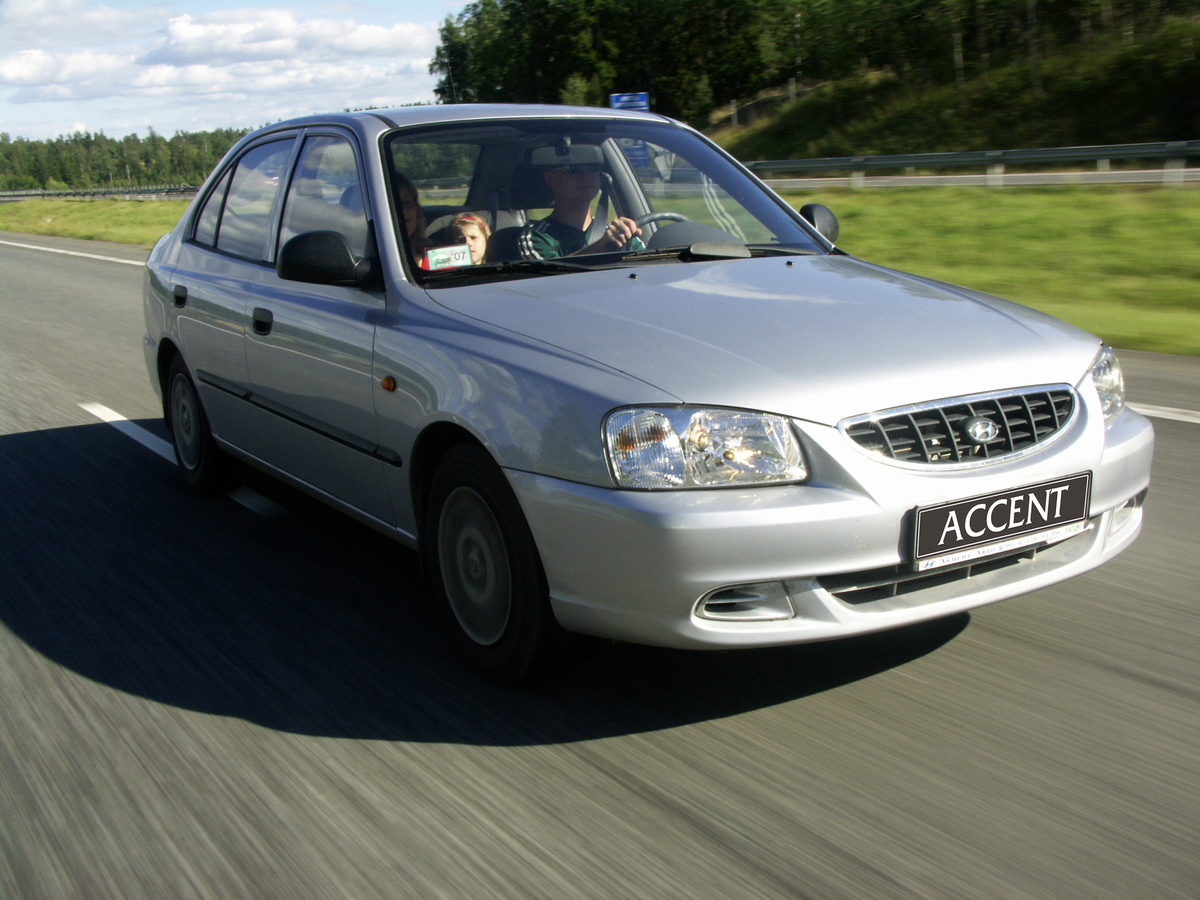 Источник: http://i.autoleak.ru/cars/hyundai/accent/sedan/2000/hyundai-accent-sedan-2000-007.jpg
