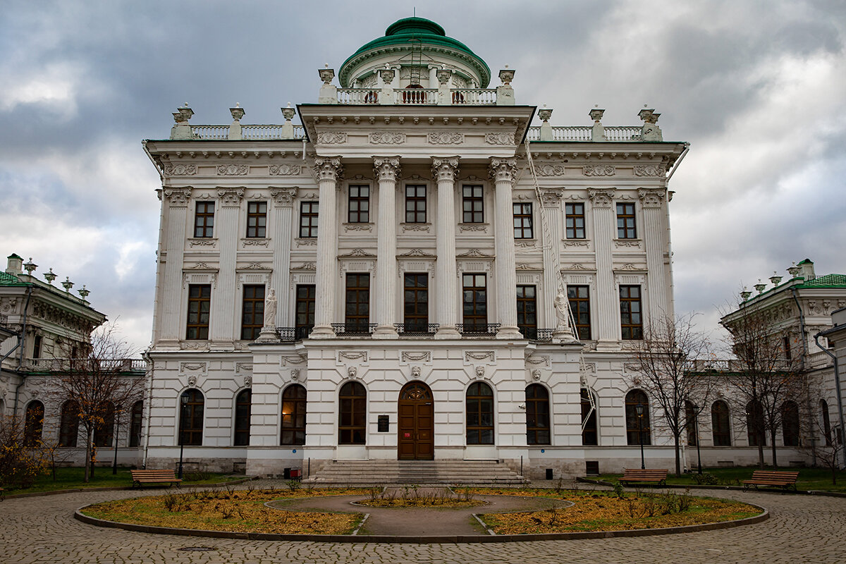 Дом Пашкова со стороны курдонёра. Фото: Мария Говтвань, РГБ