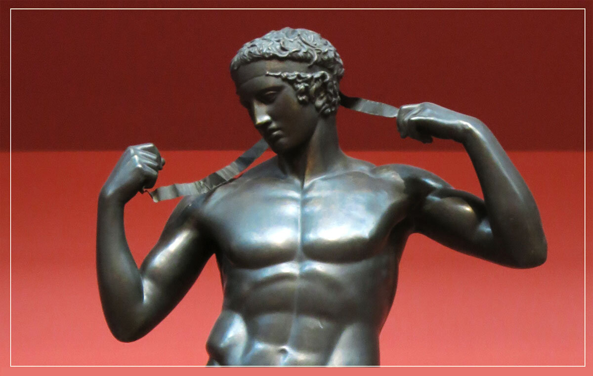  На фото - скульптура Поликлета "Диадумен" - победитель в беге на 2 стадии. Создана за 300 лет до триумфа Леонидаса.