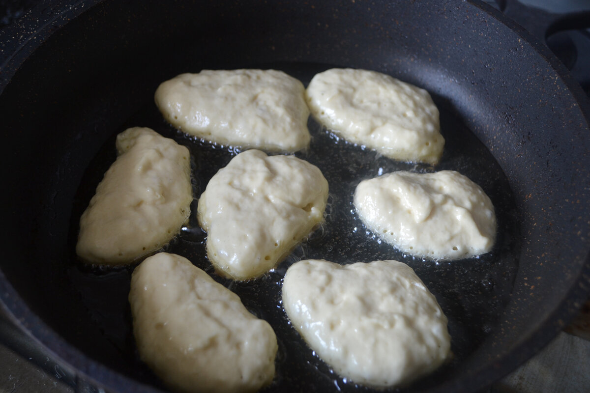 Самые вкусные и пышные оладушки получаются вовсе не на кефире.(В детсве  мама готовила только так!) | Елена/НедОсолила | Дзен