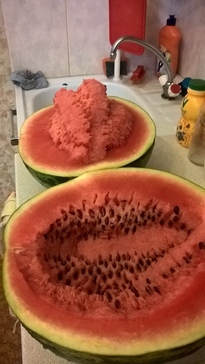 Супруги - это Две Половинки Одного Целого. Они ДОПОЛНЯЮТ друг друга до Целого. По такому принципу браки ЗАКЛЮЧАЮТСЯ на НЕБЕСАХ. Если же такой брак расторгается на ЗЕМЛЕ, то он может ПРОДОЛЖАТьСЯ СНОВА и СНОВА. Карма, однако. 