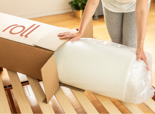 Рулонный пружинный матрас удобно перевозить