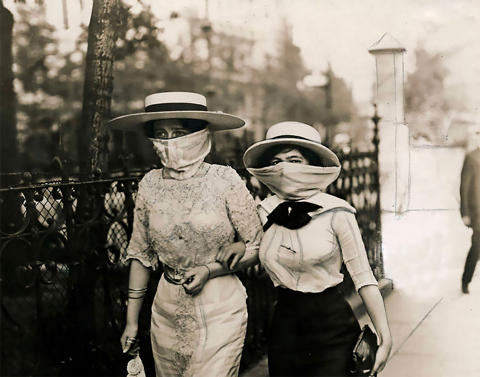 Чума испанка. Испанка 1918 люди в масках. Люди в масках при пандемии испанка.