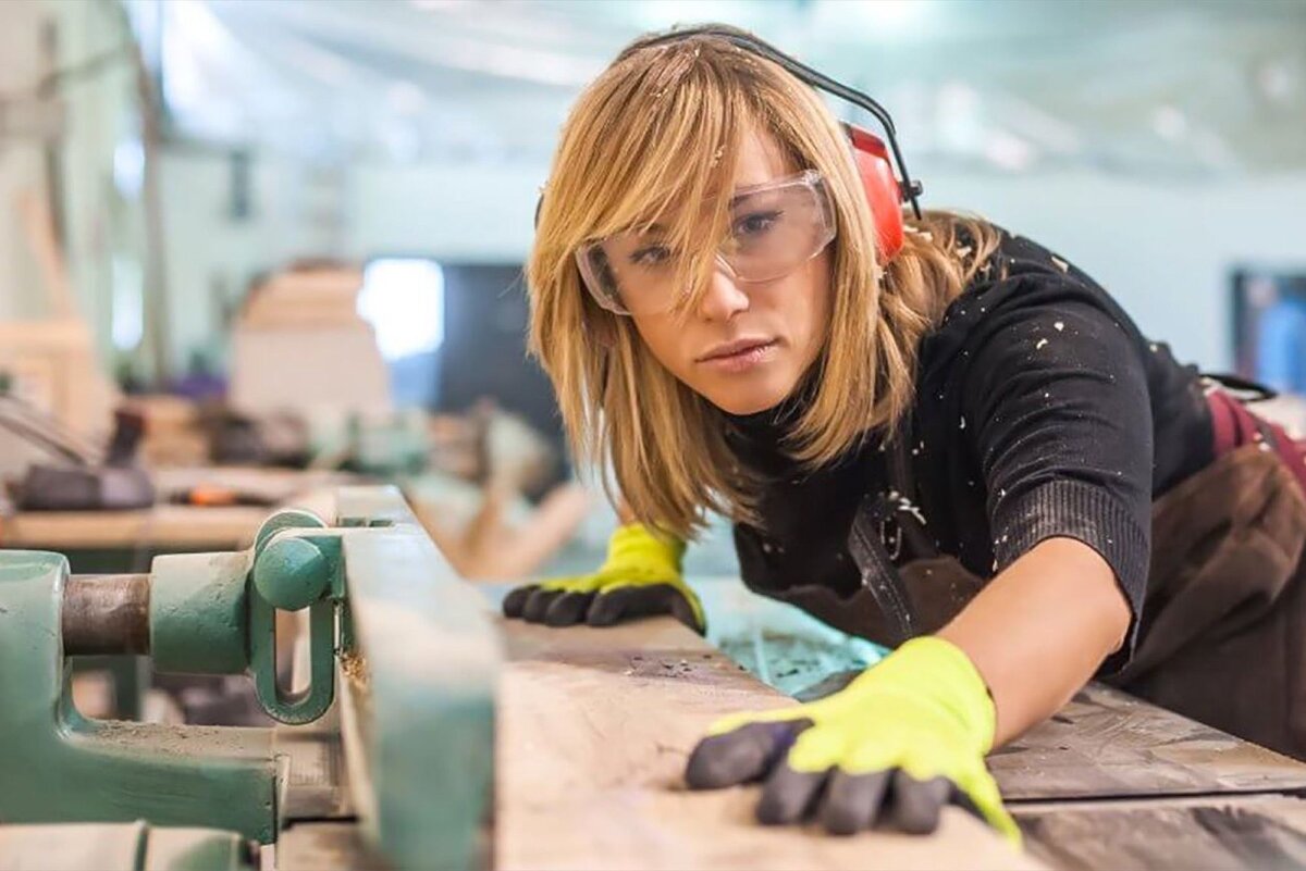 Упахиваться на работе еще не равно карьере