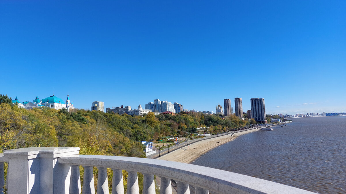 Вид с Амурского утёса на Хабаровск.