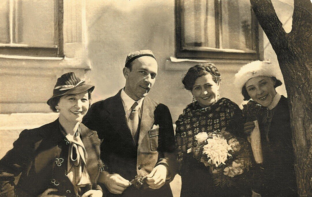 
Артисты С. Садыкова, Ю. Крещелюнас, Г. Булатова, Г. Ибрагимова. 1939