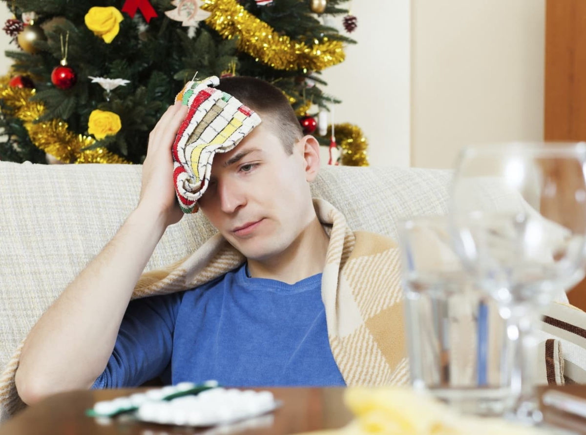 Что люди делают 1 января. Что люди делают 1 января. Новогодняя пьянка. Готовимся к новому году. Новогодние праздники похмелье.