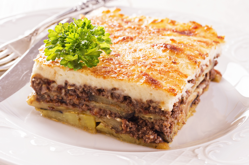 Мясная запеканка. Мусака Кипр. Греческая мусака. Мусака пастицио. Mousaka или Moussaka.