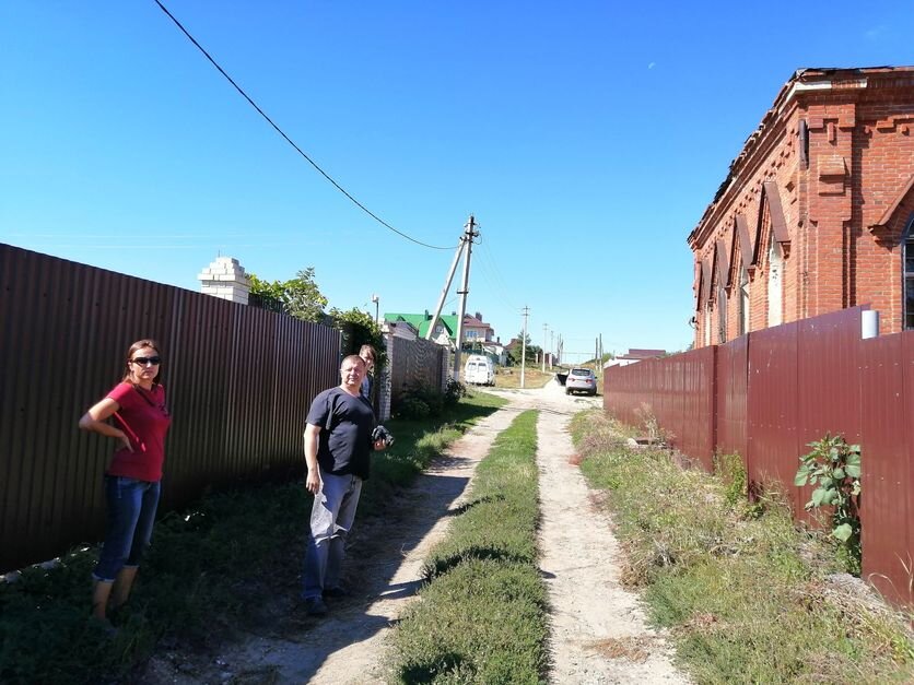 Путешественники на улице Новоскатовки