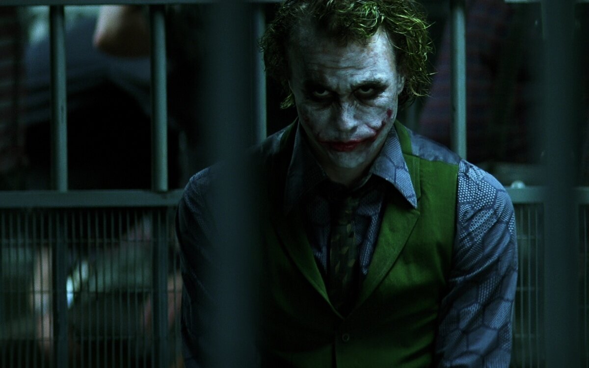 Кадр из фильма «Тёмный рыцарь» @kinopoisk.ru