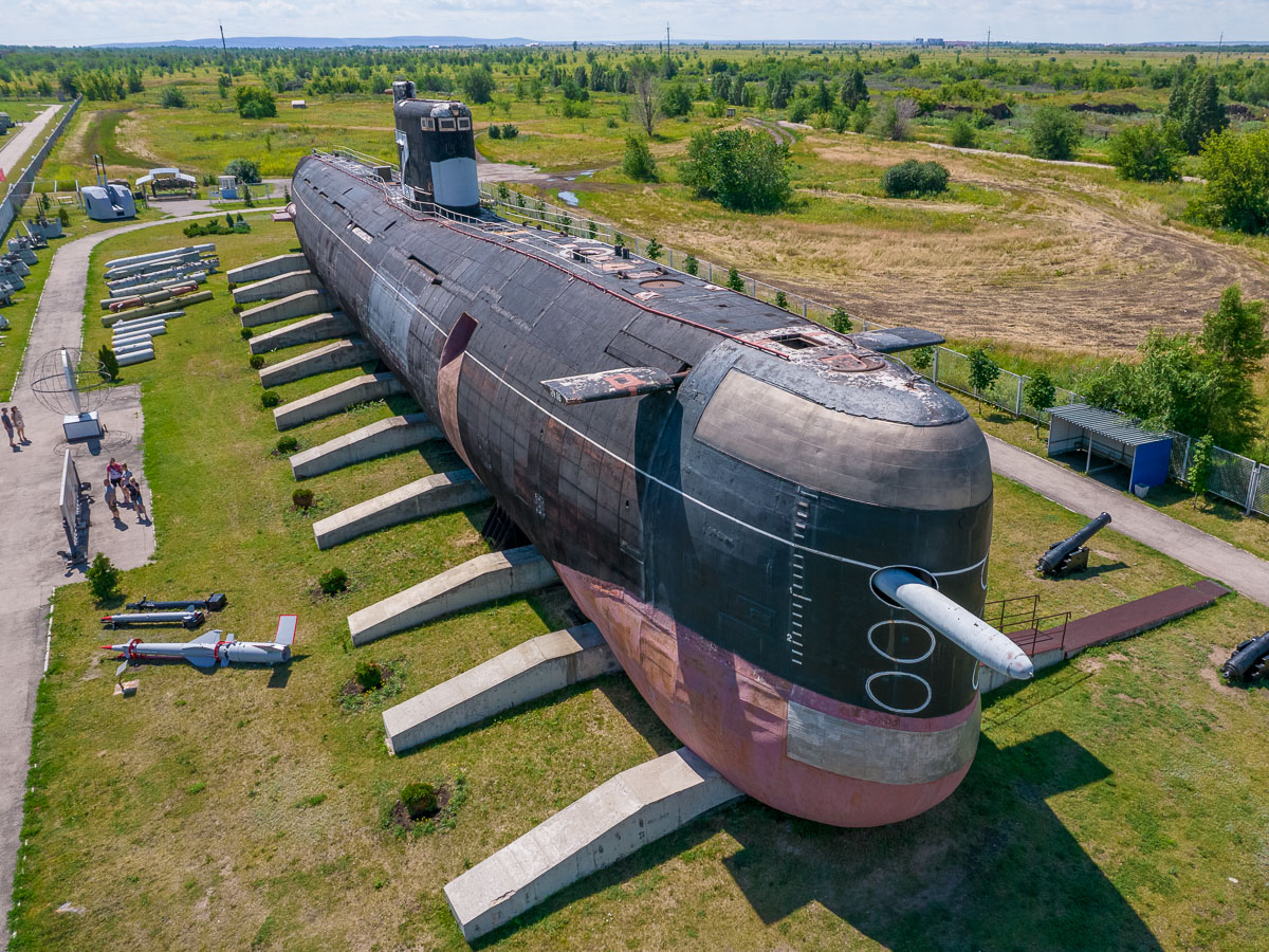 Подводная лодка 641Б «Сом» вытащенная в поле. Невероятное зрелище 😵💪😵‍💫8