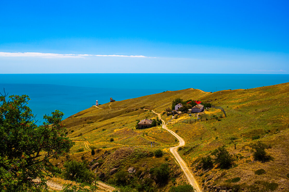 Тропа к маяку на мысе Меганом. Фото автора