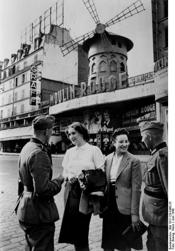 "Мулен Руж" не разрушен и действует... :-) Фото из общедоступных и бесплатных интернет-источников