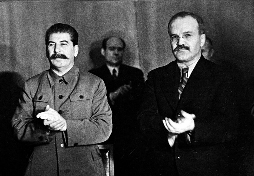 Сталин и его предшественник на посту главы правительства Молотов