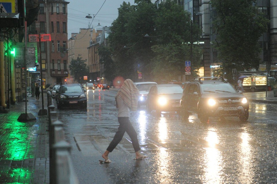     Циклон "Орнели" затопил дождями Петербург 30 августа  ПЫХАЛОВА Юлия (архив)