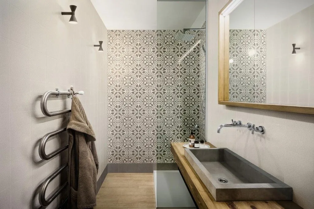 Советы по декору и выбору плитки для небольшой ванной комнаты