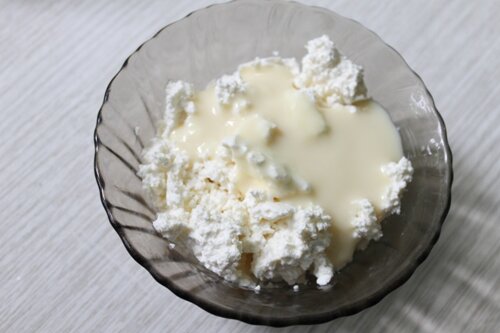 Очень нежная,воздушная и пышная творожная запеканка, прямо как в детском саду СССР.

Она обязательно получится и на вашей кухне, если вы будете владеть несколькими секретами ее приготовления.-5
