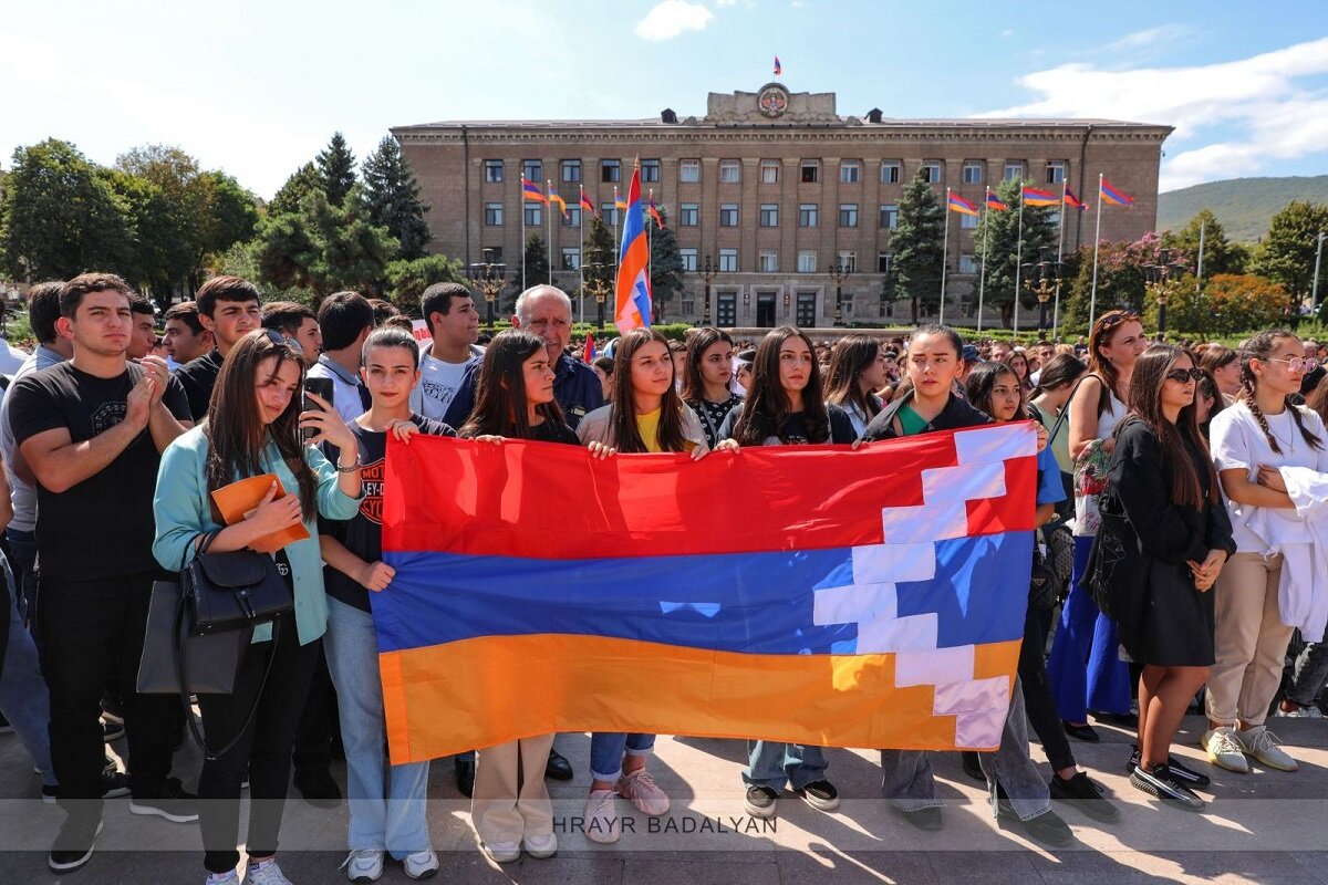 «Власти Армении должны приехать и четко ответить на наши вопросы». Митинг в Степанакерте. Фоторепортаж