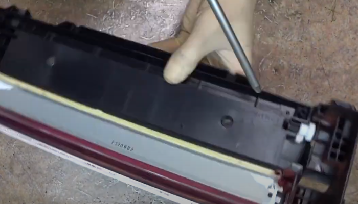 Фото 68. Расположение винтов на боковой крышке