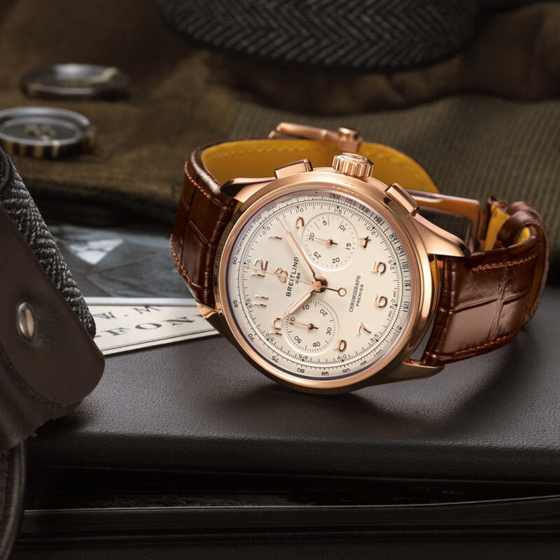 На фото: хронограф Breitling Premier Chronograph В09 в 40 мм корпусе из розового золота с серебристым циферблатом
