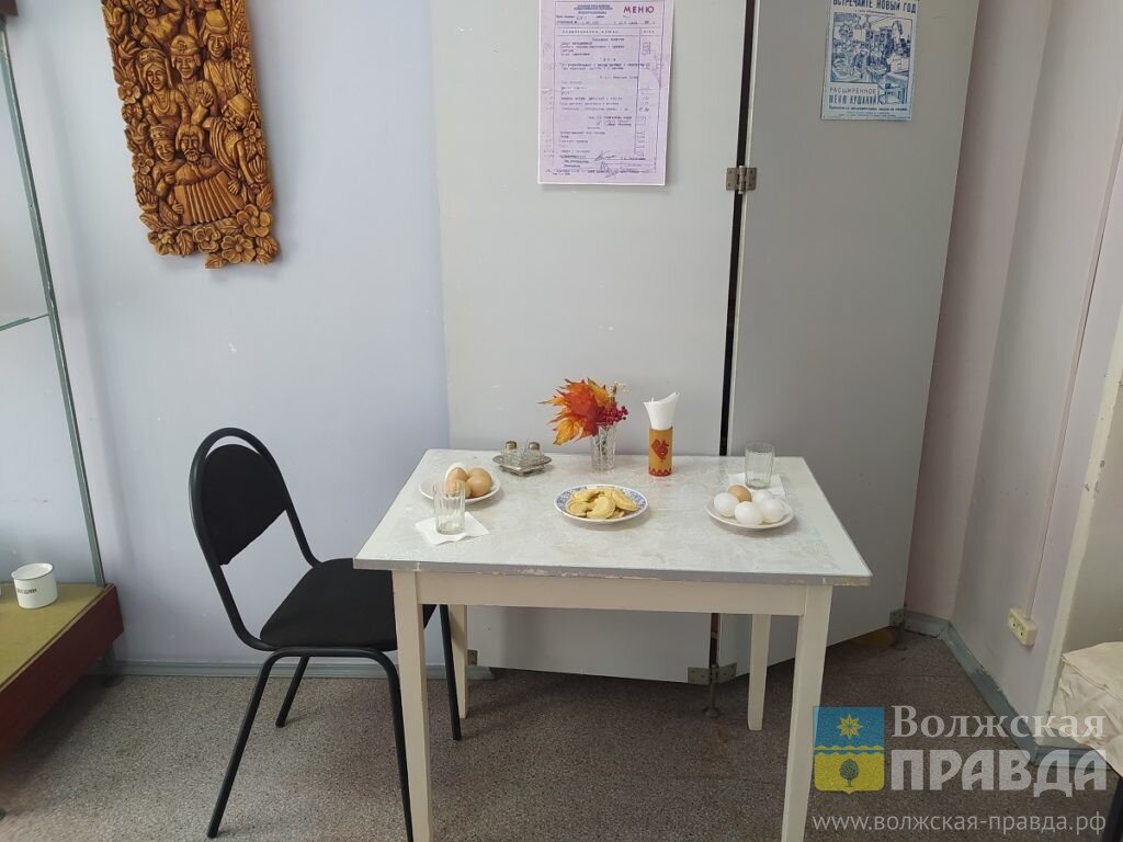 В советском общепите было скромно, но со вкусом📷    Волжские краеведы знакомят с поэзией граненого стакана
