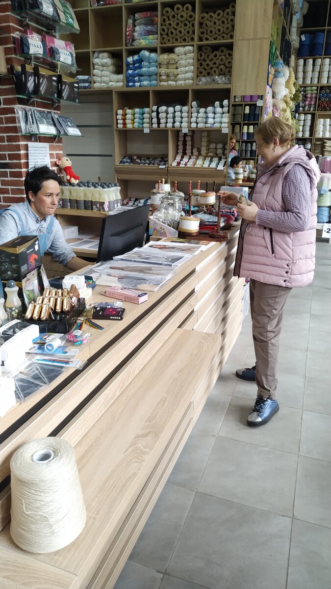 Дом Пряжи в СПБ - это один из самых больших магазинов для вязальщиц в которых мне довелось бывать