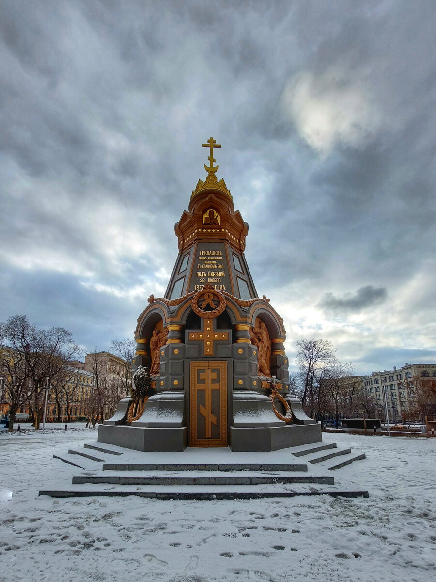 Часовня героям Плевны м Китай-город. Храм памятник героям Плевны. Памятник героям Плевны МСК скульптуры крупно.