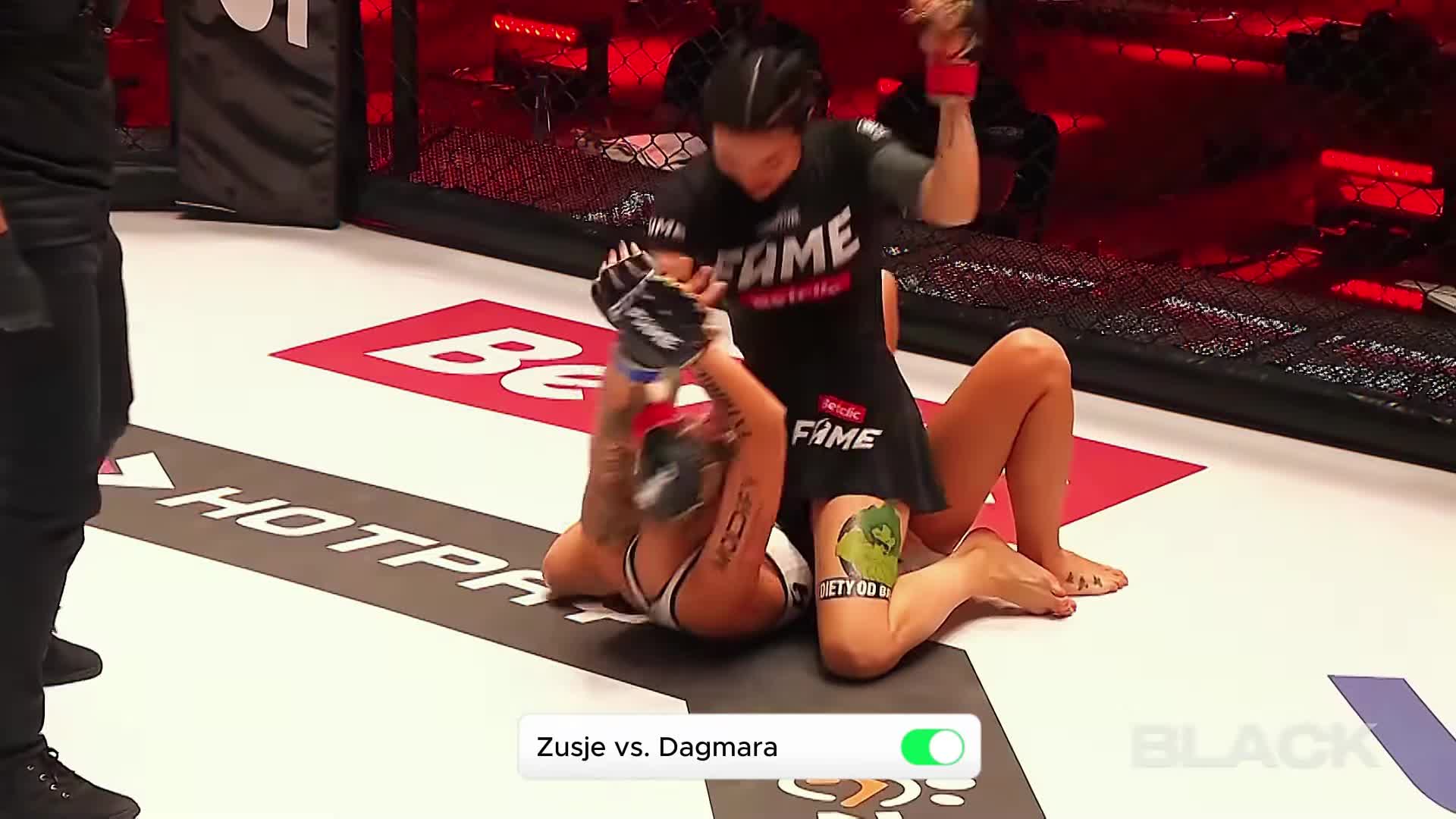 Камила смогулецкая юфс. Камила смогулецка зусье. Камила смогулецка боец мма. Камила смогулецка боец. Камила смагулецка мма.