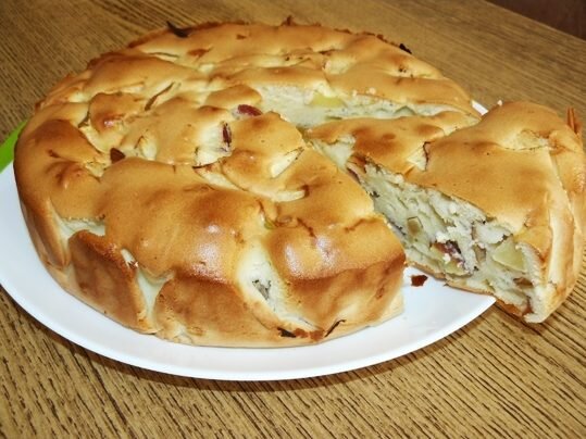 Пышная шарлотка с яблоками