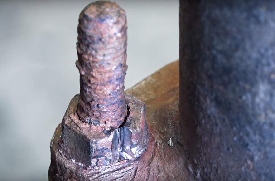 Как открутить очень ржавую гайку socket wrench to remove rusted nut Diy home repair, Home repair, Diy