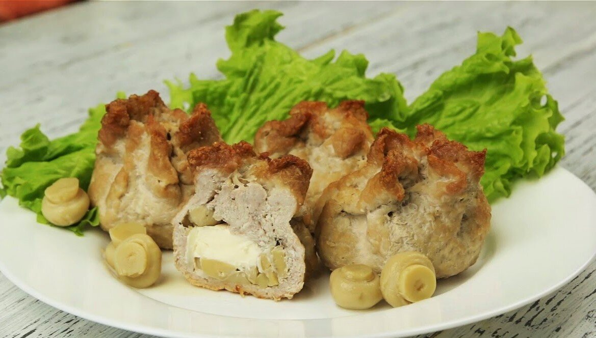 Мясные мешочки с сыром и грибами