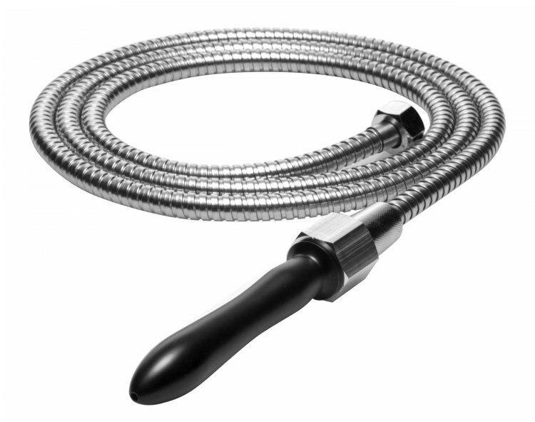 История пришла к нам из 2008 года. Её рассказал врач «скорой помощи», которого вызвали к казанцу, страдавшему запором. Мужик сделал все, чтобы получить номинацию на «Премию Дарвина». 
Итак, парень страдал от запора. Добрые друзья подсказали ему, что эту напасть можно вылечить при помощи клизмы. Да вот беда — дома резиновой груши не оказалось. Однако, русские так просто не сдаются, и была включена «соображалка». Наш герой пошел в ванную, открутил лейку от душа и шланг засунул себе в попу.
Под напором воды кишечник разорвался. Парень вызвал врачей, и те диагностировали ему сложнейший перитонит, при котором шансов выжить практически нет. Горе- врач скончался в больнице.